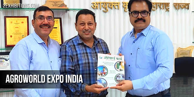 Pune - Agroworld Agriculture Magazine presented to Agriculture Commissioner Suraj Mandhare by Editor Shailendra Chavan